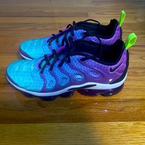 Nike Air Vapormax Plus {Women’s} size:10 multicolor/black-hyper violet